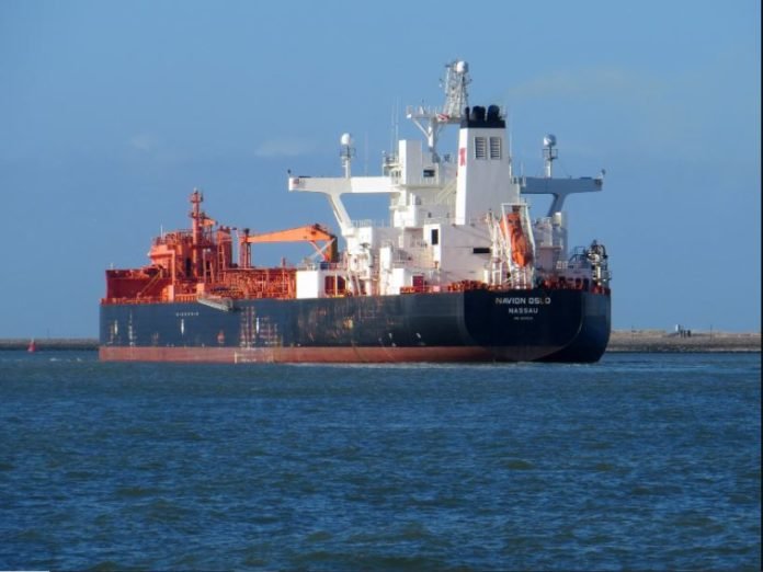 Kenya to increase oil shipment to Uganda Kenya to increase oil shipment to Uganda